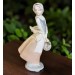 Скульптура Lladro NAO «Граційна дівчина на вітрі» з кошиком"